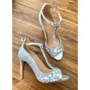 Silver Badgley Mischka Jewel T-Strap Heels 5.5